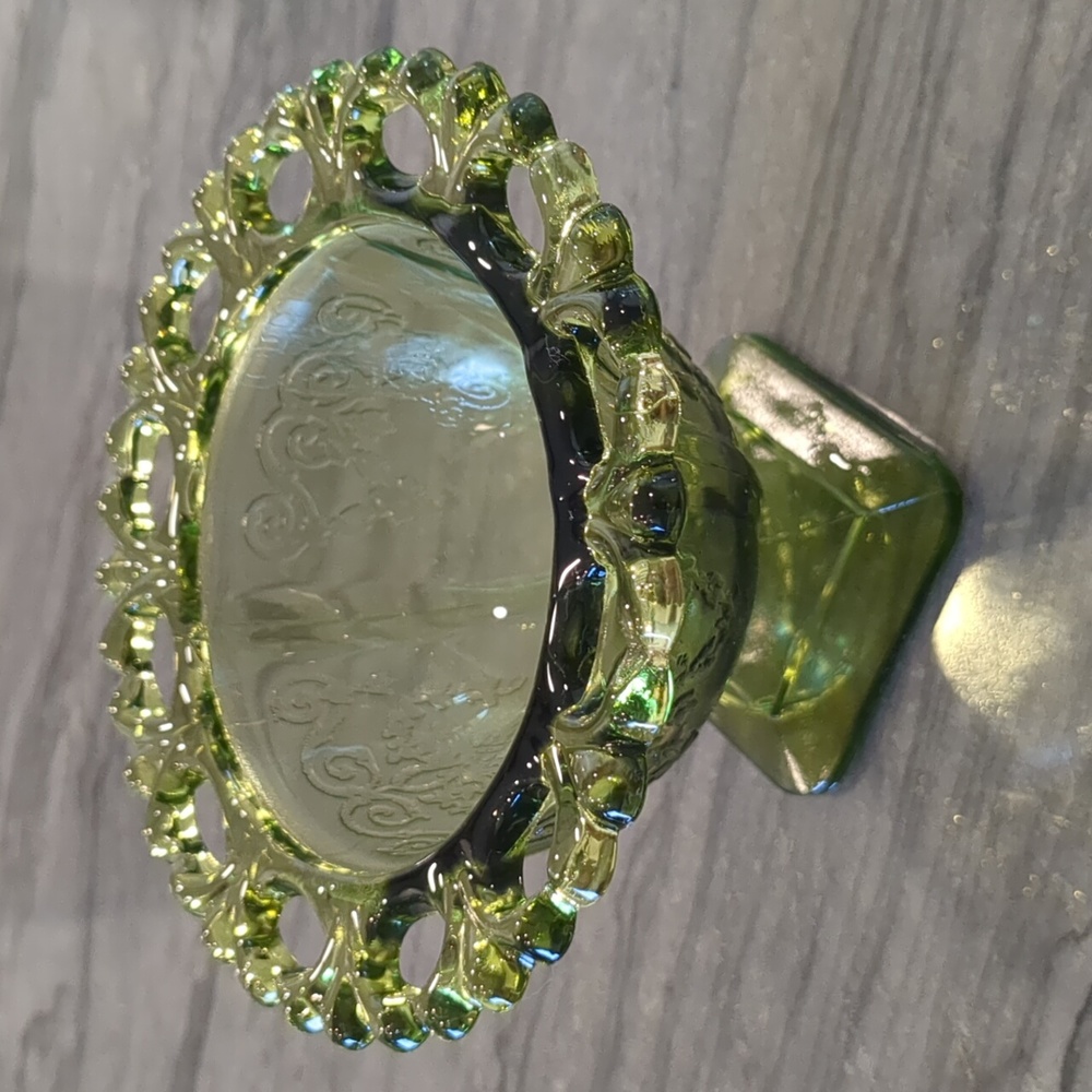 Pedestal Dish